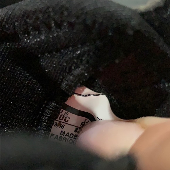 Jordan Sneakers Excellent Condition - Picture 4 of 6